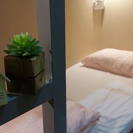 Green Home Hostel And Massage กรุงเทพมหานคร ภายนอก รูปภาพ