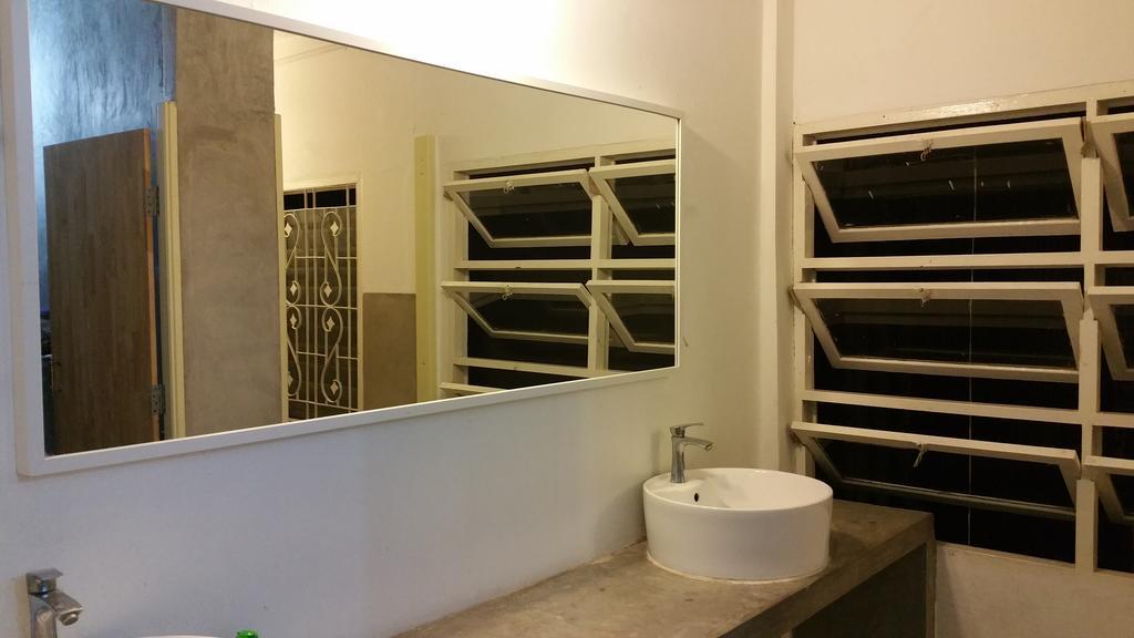 Green Home Hostel And Massage กรุงเทพมหานคร ภายนอก รูปภาพ