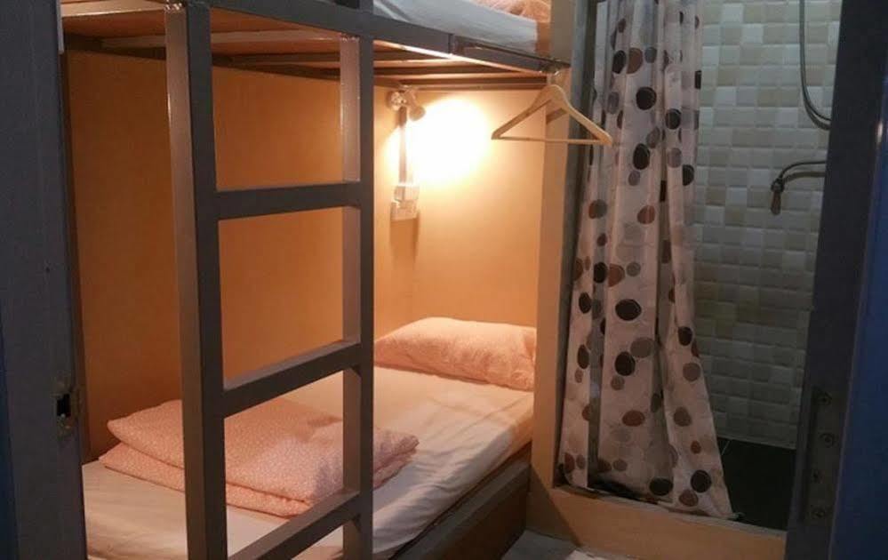 Green Home Hostel And Massage กรุงเทพมหานคร ภายนอก รูปภาพ